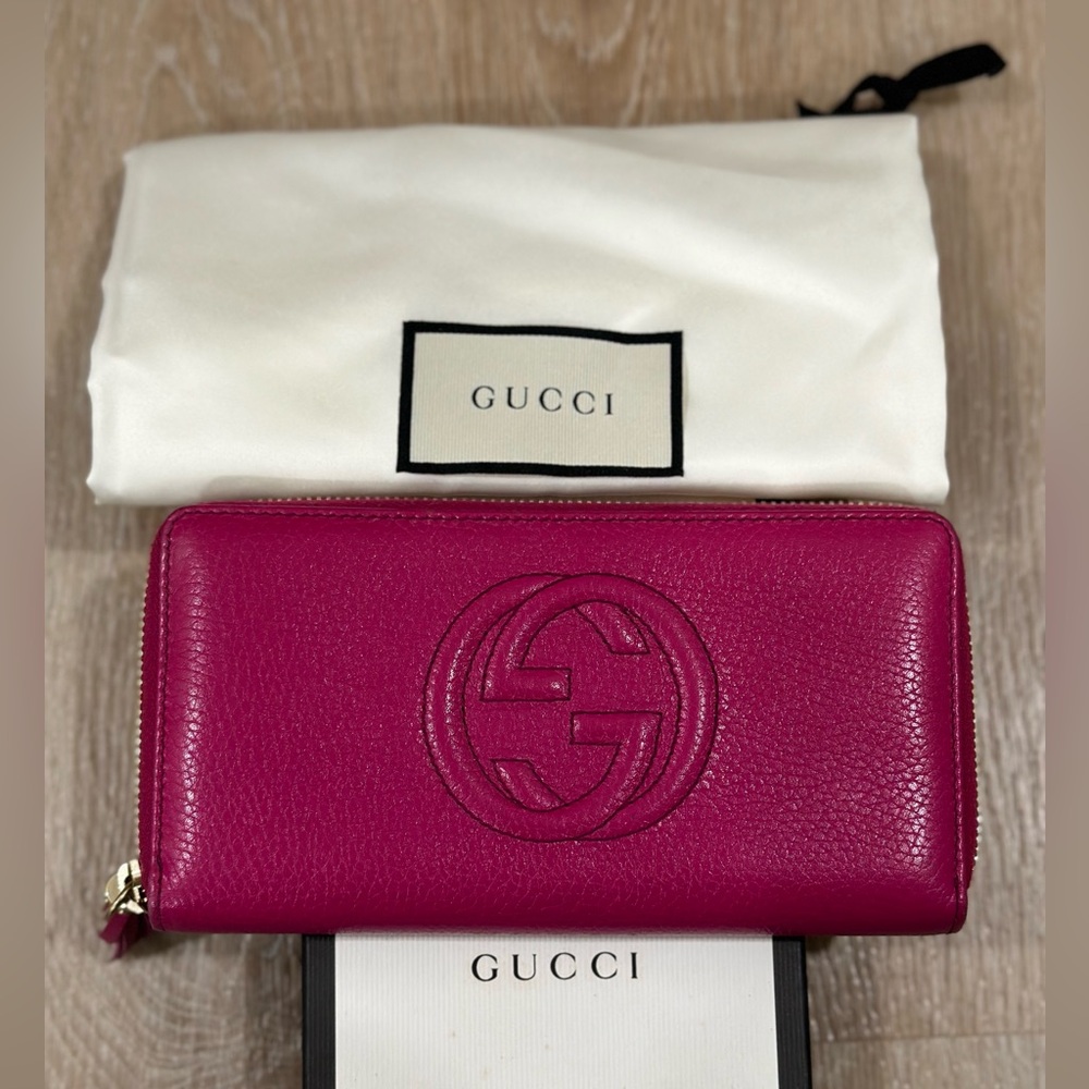 Gucci Pebbled Calfskin Soho Zip Around Wallet Bright Bougainvillea